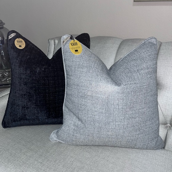 1-NWT CALLISTO HOME
DECORATIVE THROW PILLOWS
(Read description for details) - Picture 3 of 16